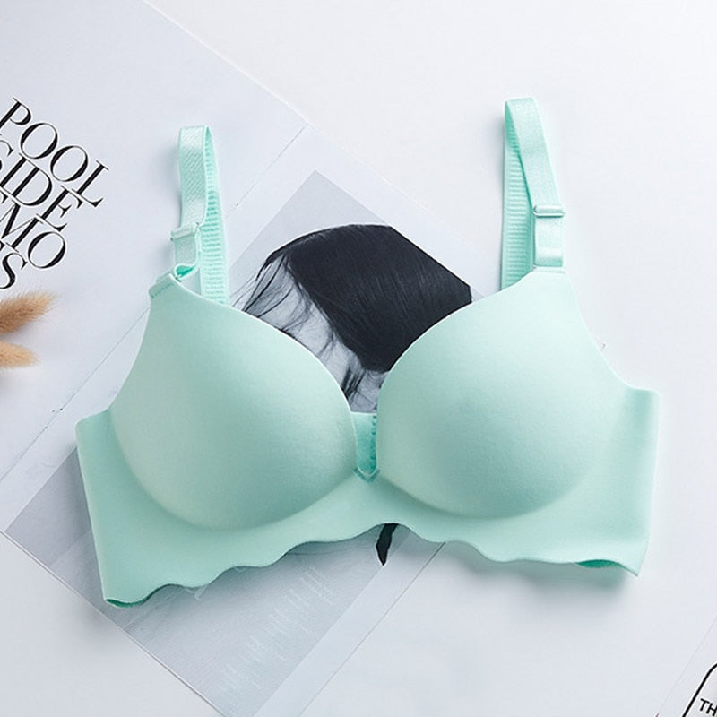 Bezszwowy biustonosz z falowanym dołem