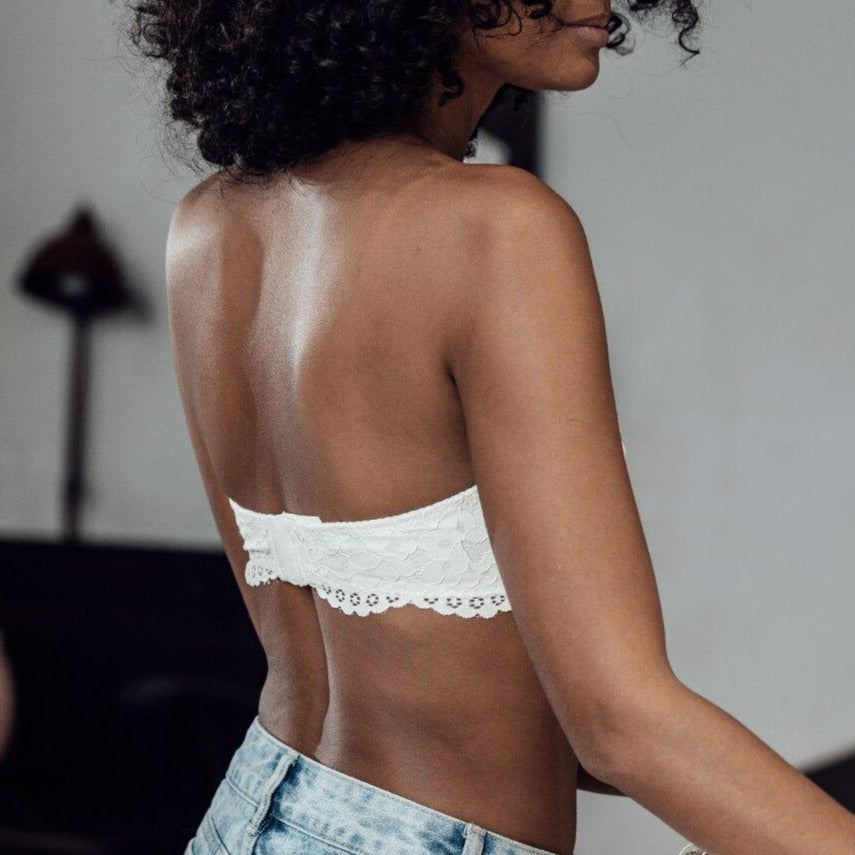 Biustonosz bez ramiączek z elegancką koronką