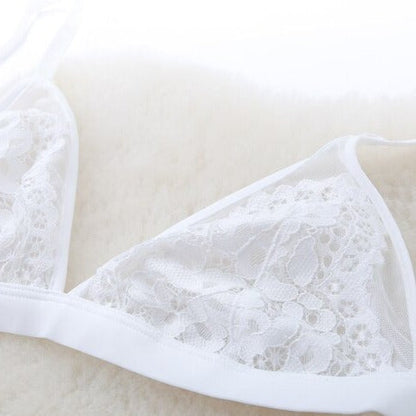 Biustonosz koronkowy z trójkątnymi miseczkami