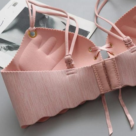 Biustonosz bardotka z ozdobnym wiązaniem