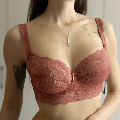 Biustonosz koronkowy z ozdobnymi ramiączkami