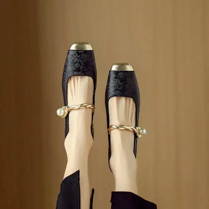 Melisa – Stylowe sandały z haftem i regulacją